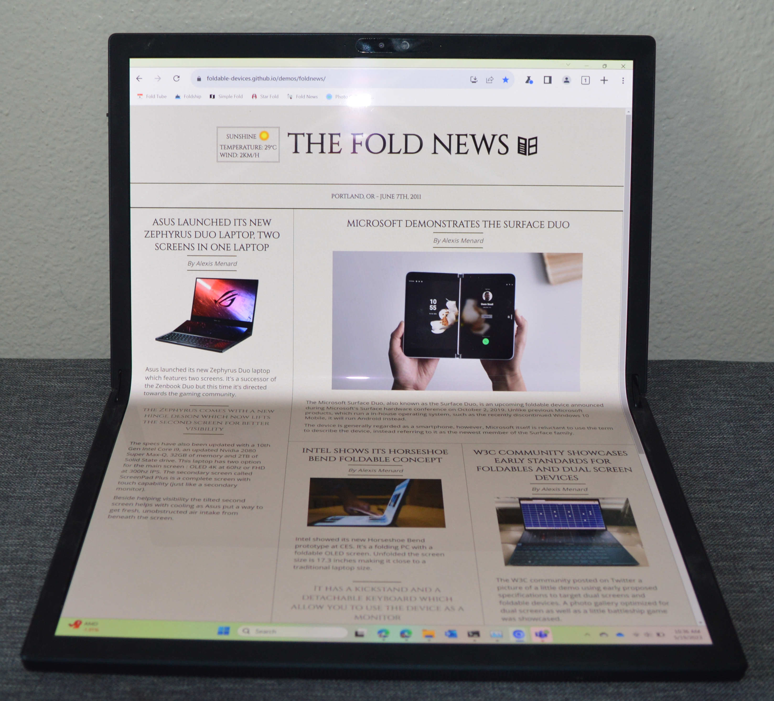 picture of a Asus Zenbook Fold running the fold news demo
